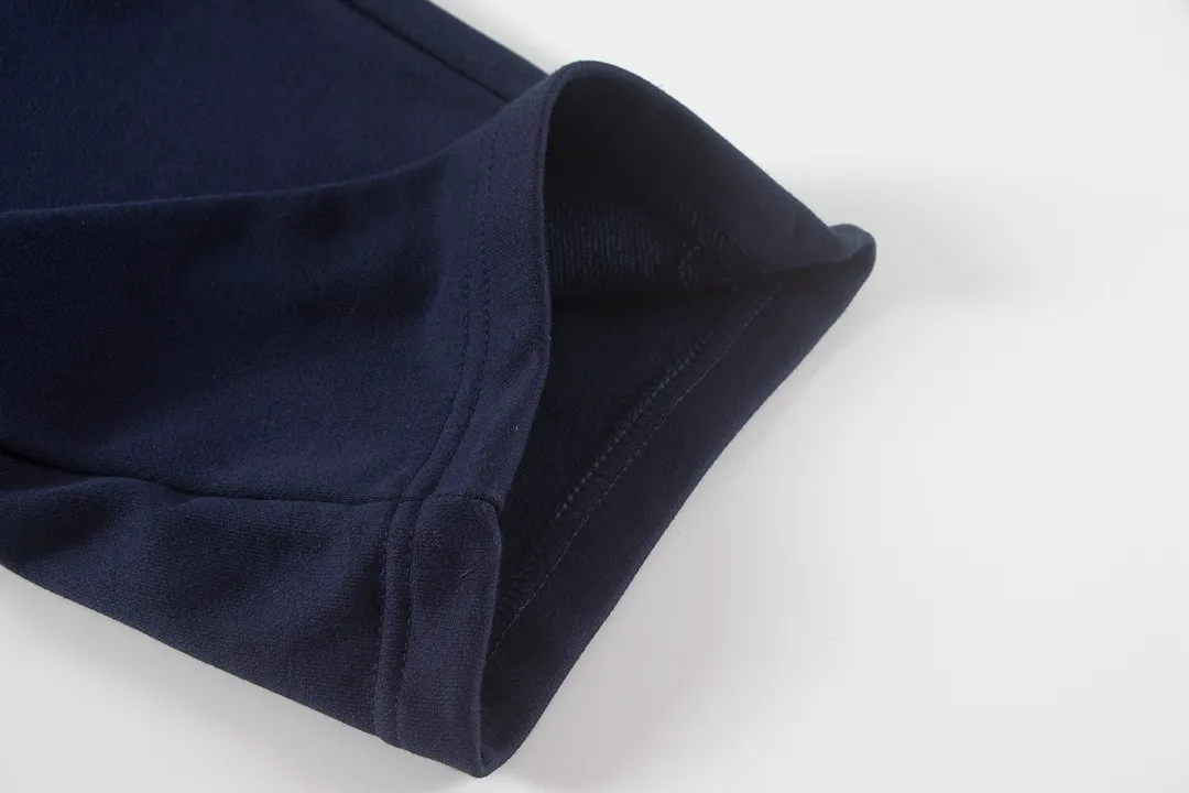P220 Color: Black/Navy Blue/Coffee Brown/Heather Gray Size: S M L Details are everywhere